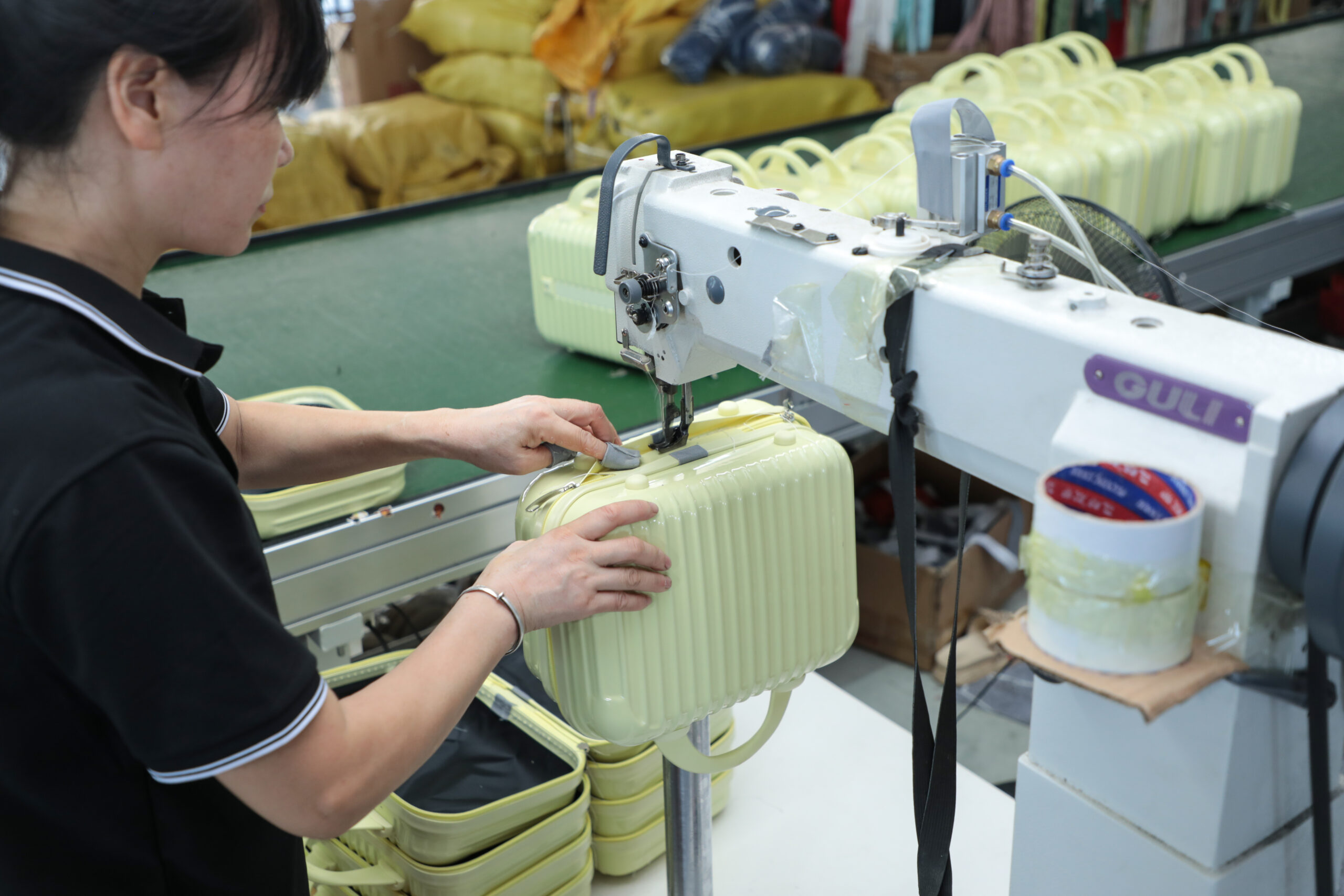 HX Leather Goods Factory Makeup Bag Manufacturing Process